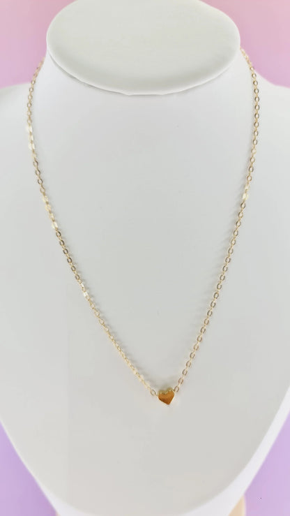 Collier doré avec pendentif cœur minimaliste, tendance femme 974 Réunion