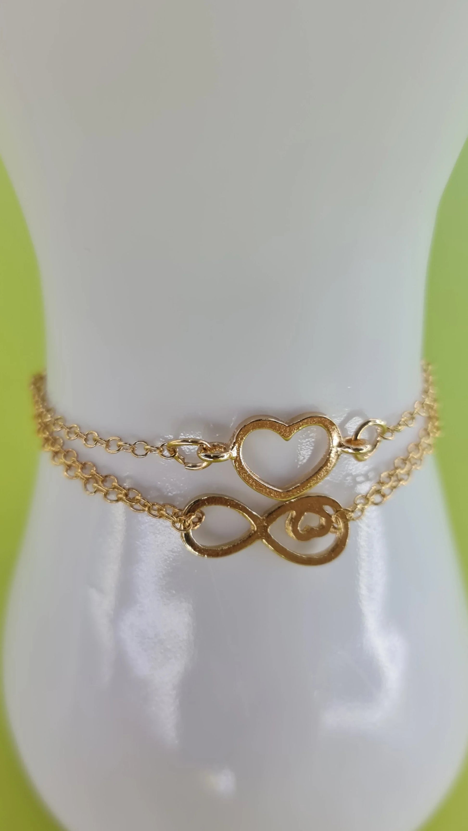 Bracelet double chaîne dorée avec pendentifs cœur et infini, bijou femme 974 Réunion