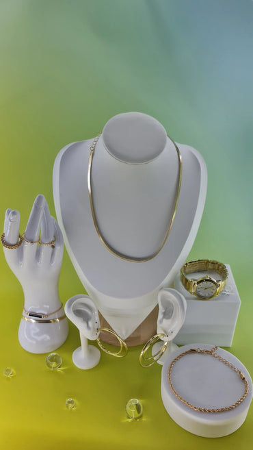 Parure bijoux dorés femme 974 Réunion : collier, montre, bagues, boucles d’oreilles, bracelet.