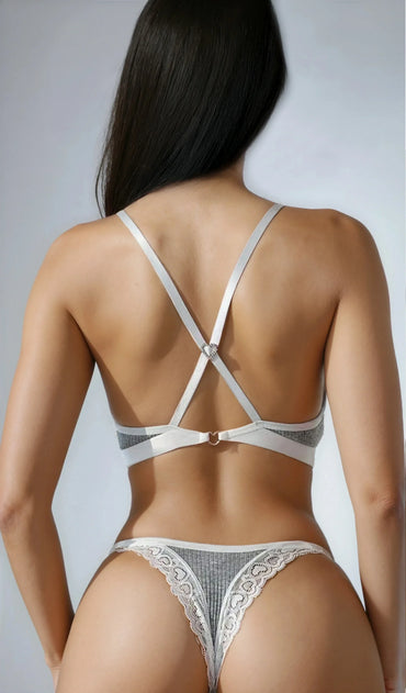 Ensemble lingerie femme dos croisé gris dentelle, tendance 974 Réunion, mode féminine