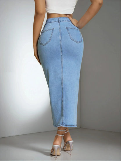 Jupe longue en jean femme tendance, mode 974 Réunion, vue de dos, sandales à talon